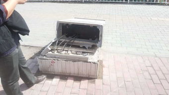 伊犁河路街道九號(hào)小區(qū)社區(qū) 為民解憂(yōu)辦實(shí)事，協(xié)調(diào)維修通訊器材與信息咨詢(xún)服務(wù)雙管齊下